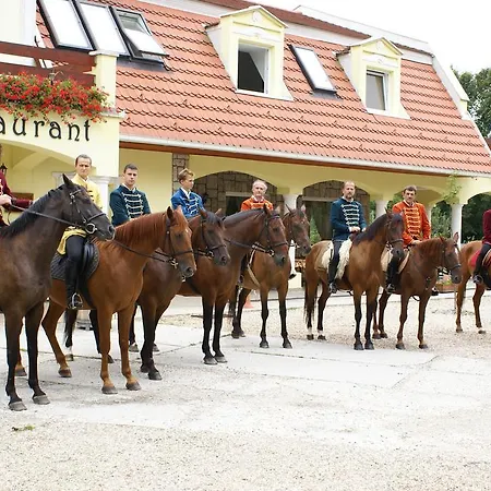 Huszar Panzio Es Etterem Sárospatak