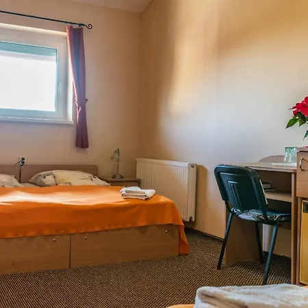 Bed & Breakfast Huszar Panzio Es Etterem