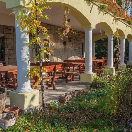 Huszar Panzio Es Etterem 3* Sarospatak