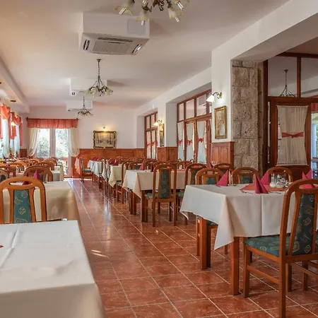 Huszar Panzio Es Etterem Bed & Breakfast Sarospatak