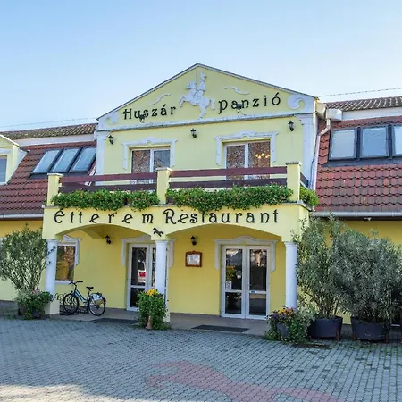 Bed & Breakfast Huszar Panzio Es Etterem 3*